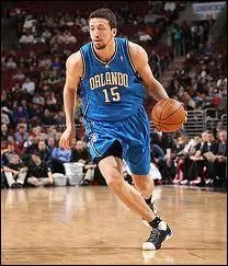 Qui est cet ailier turc, ancien joueur des Sacramento Kings ?