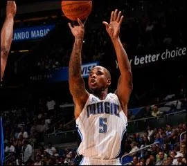 Qui est cet ailier, vainqueur du concours de tir  3 points du NBA All Star Week End en 2005 et ancien joueur des Knicks, des Suns et des Clippers ?