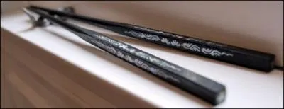 Pourquoi les chinois ont-ils invent les baguettes ?