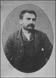Le 24 juin 1894,  Lyon, il assne un coup de poignard en pleine poitrine du Prsident Sadi Carnot. Retrouvez son nom :