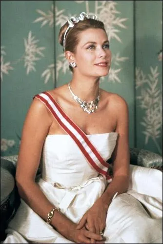 Voici un portrait de la Princesse de Monaco Grace Kelly. De quelle ville de la cte Est des Etat-Unis tait-elle originaire ?