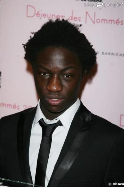 Qui joue-t-il dans le film ?