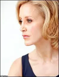 Dans la saison 5, Lynette va faire une fausse couche en sauvant l'enfant d'une de ses amies. Mais lequel ?