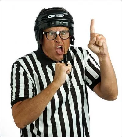 Cet arbitre arbitre :