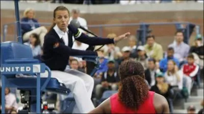 Serena menace l'arbitre Eva Asderaki  l'US open ; celle ci est :