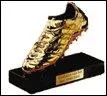 Il reoit le soulier d'Or pour meilleur joueur de football...