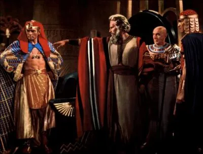 Mais avant de recevoir les 10 de la question 1, Mose a inflig  Ramss II, les 10...