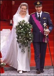 Voici une photographie du mariage du Prince hritier de Belgique avec Mathilde d'Udekem d'Acoz, qui est ?