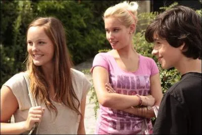 Ralis par Saphia Azzeddine avec Franois Cluzet, il s'agit de ... .