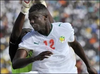 Le Sngal reprsenta bien la Ligue 1 notamment avec Kader Mangane. Dans quel club joue-t-il ?