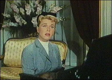 Dans quel film assiste-t-on à la scène émouvante où Doris Day chante ''Que Sera Sera'' pour avertir son fils de sa présence ?