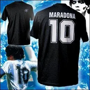 Un petit oubli de l'auteur de ce quizz. En quipe nationale, je jouais avec le maillot N10, commme Diego Maradona, ce grand joueur ...