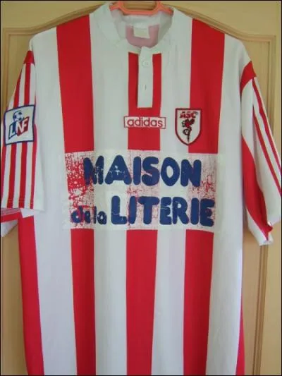 J' ai dbut dans le foot professionnel ...