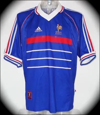 Au niveau international, j'ai port le maillot de l'quipe de France, c'est donc le maillot des ...