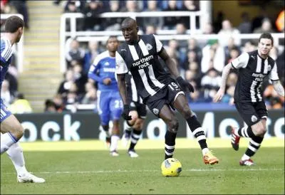 Demba Ba, le coquipier de Yohan Cabaye et d'Hatem Ben Arfa  Newcastle, va montrer ses qualits de buteurs avec sa slection. A qui bnficieront les buts qu'il inscriera ?
