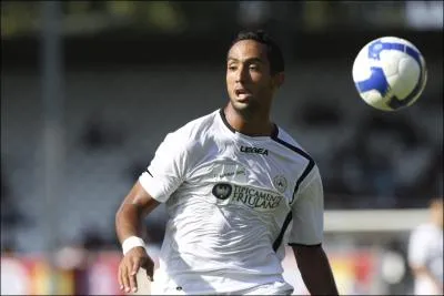 Medhi Benatia, l'indispensable dfenseur de l'Udinese dfend les couleurs de son pays. Avec quelle nation joue-t-il ?