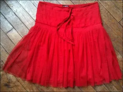 Quelle est la bonne criture du mot 'jupe' en allemand ?