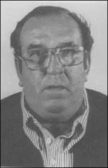 Mafieux amricain. Il fut caporegime durant de longues annes dans la Famille Lucchese avant de devenir l'underboss de cette famille de 1972  1979 :