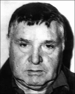 Un des membres les plus influents de la Mafia sicilienne. Il a t surnomm la Bte, ou parfois le Petit  cause de sa petite taille, bien que personne n'ait jamais os l'appeler ainsi devant lui :