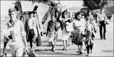 Comment nommait-on les Français qui vivaient en Algérie au XXe siècle ?