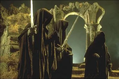 En quel lieu Frodon se fait-il blesser par l'un des neuf cavaliers noirs ?