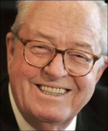 Quel est cet homme qui fut prsident du Front National de 1972  2011 ?