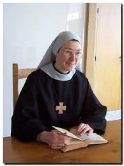 L'évêque a rapelé qu´il est interdit de parlé de mithes à l'abesse.