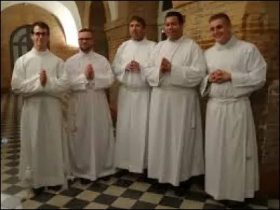 Les séminaristes étaient pressés d'être en curé avec une calotte pour confesser leurs tantes.