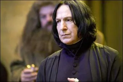 Dans quel tome, Severus Rogue obtient-il enfin, le poste de professeur de Dfences contres les forces du mal, qu'il convoite tant ?