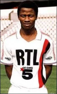 Tant qu'on est du ct des joueurs du PSG, qui est cet ancien attaquant que l'on appelait le Roi de la Bicyclette, et qui a longtemps port les couleurs parisiennes ?