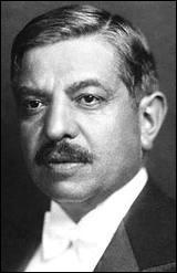 Dans l'entre-deux-guerres, combien de fois Pierre Laval a-t-il t prsident du Conseil ?