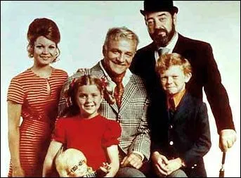 Voil� un Bill aimable : prenant soin de C�cile, Fanfan et jacky, avec l'aide du styl� Monsieur F�lix son majordome, c'est ?