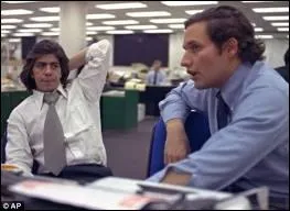 Carl Berstein et Bob Woodward ( droite sur la photo) sont Les hommes du Prsident, ceux qui, grce  Gorge profonde, ont amen Nixon  dmissionner. Qui a jou Bob Woodward  l'cran ?