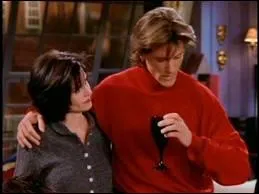 Avec quel Bob voit-on ici Monica dans Friends ?