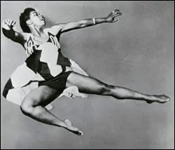 Elle est considre par la critique comme l'une des danseuses les plus excitantes de son poque par son dynamisme, son sens dramatique, son magntisme kintique. Qui est-elle ?