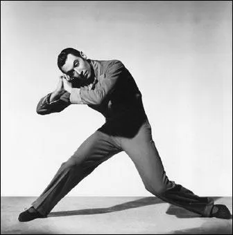 Clbre pour ses expriences de fusion de danses indiennes et de musique swing, il cre un style caractristique, angulaire, extrmement technique, prcis et spectaculaire. Qui est-il ?