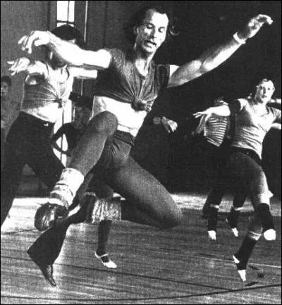 Quel est ce danseur chorgraphe, figure incontournable de la danse jazz, tabli dsormais  Paris ?