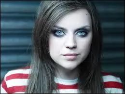 Comment s'appelle cette chanteuse ?