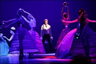 Dans quel spectacle musical franais se fait-il connatre ?