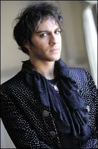 Dans combien de spectacles franais a-t-il jou ?