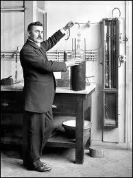 George Claude a invent un principe d'clairage qui sert beaucoup de nos jours , de quoi s'agit-il ?