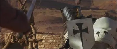 De quelle couleur est la pierre prcieuse incruste dans le pommeau de l'pe de Balian ?