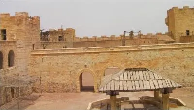 Aprs son discours du haut des remparts, Balian adoube de nombreux hommes pour augmenter les effectifs de combattants,  qui s'adresse-t-il en particulier durant cet acte ?