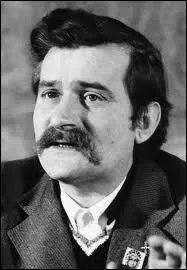Homme d'État polonais, prix Nobel de la paix décerné en 1983, il fonda en 1980 ''Solidarność'', le premier syndicat indépendant du monde communiste.