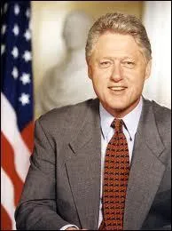Ancien gouverneur de l'Arkansas, Président des États-Unis de 1993 à 2001, il fut à la tête de la plus grande puissance mondiale, suite à l'implosion de l'URSS en 1991.