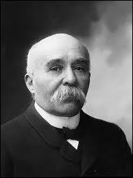 Président du Conseil en France, le 'Tigre' combattit le défaitisme et contribua à la victoire française en 1918.