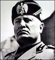 Au pouvoir de 1922 à 1943, le Duce instaura, en Italie, une dictature fasciste.