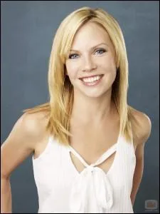 Avec qui l'agent Barrett sort-elle ?