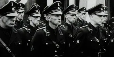 Comment appelait-on couramment la "Geiheime Staats Polizei" ?