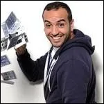 Ce jeune magicien franais est connu pour mler humour, gentillesse et dcontraction  ses tours. S'il aime les tours avec des chiffres, c'est qu'il est licenci en... mathmatiques !